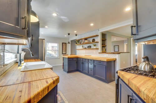 Charming Retreat in Charlottesville w/ Deck!