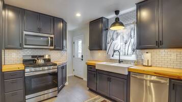 House (4 Bedrooms) | Front of property