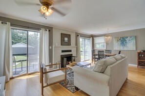 Interior - Charlottesville Cottage in Bailey's Retreat (Charlottesville)