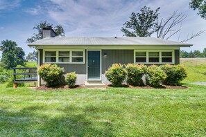 Interior - Charlottesville Cottage in Bailey's Retreat (Charlottesville)