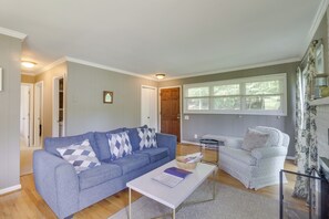 Cottage (2 Bedrooms) | Interior - Cozy Charlottesville Getaway in Bailey's Retreat (Charlottesville)