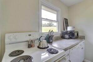 Cottage (2 Bedrooms) | Interior - Cozy Charlottesville Getaway in Bailey's Retreat (Charlottesville)