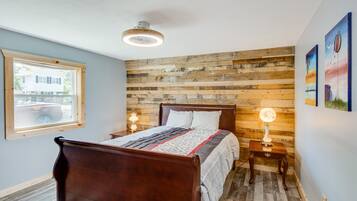 House (3 Bedrooms) | 3 bedrooms, laptop workspace, bed sheets