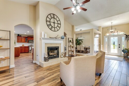 Pensacola Home w/ Private Lanai, 9 Mi to Downtown!