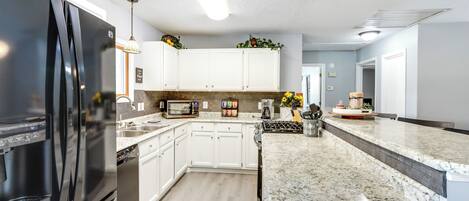 House (4 Bedrooms) | Interior