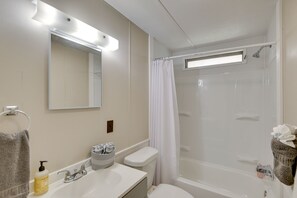 Bathroom - Crescent City Home w/ Patio, Near St Johns River! (Crescent City)