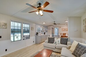 Living area - Crescent City Home w/ Patio, Near St Johns River! (Crescent City)