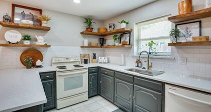 Darling Waxahachie Home w/ Yard & Fire Pit!