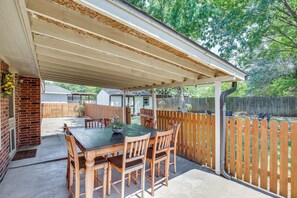 House (3 Bedrooms) | Interior - Home 1 Mi to Historic Gingerbread District & Dtwn! (Waxahachie)