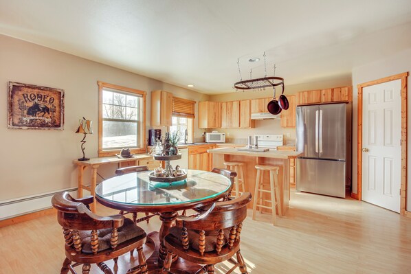 Interior - Montana Vacation Rental: 32 Mi to Yellowstone! (Emigrant)