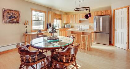 Montana Vacation Rental: 32 Mi to Yellowstone!