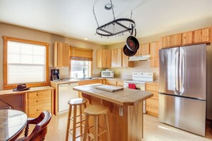 Interior - Montana Vacation Rental: 32 Mi to Yellowstone! (Emigrant)