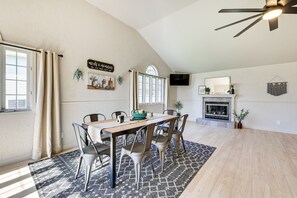 Interior - Holiday Island Home w/ Screened-in Deck & Fire Pit (Eureka Springs)