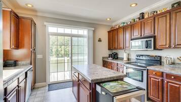 House (4 Bedrooms) | Interior