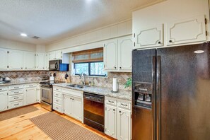 House (3 Bedrooms) | Interior - Spacious Alexander City Retreat w/ Private Dock! (Alexander City)