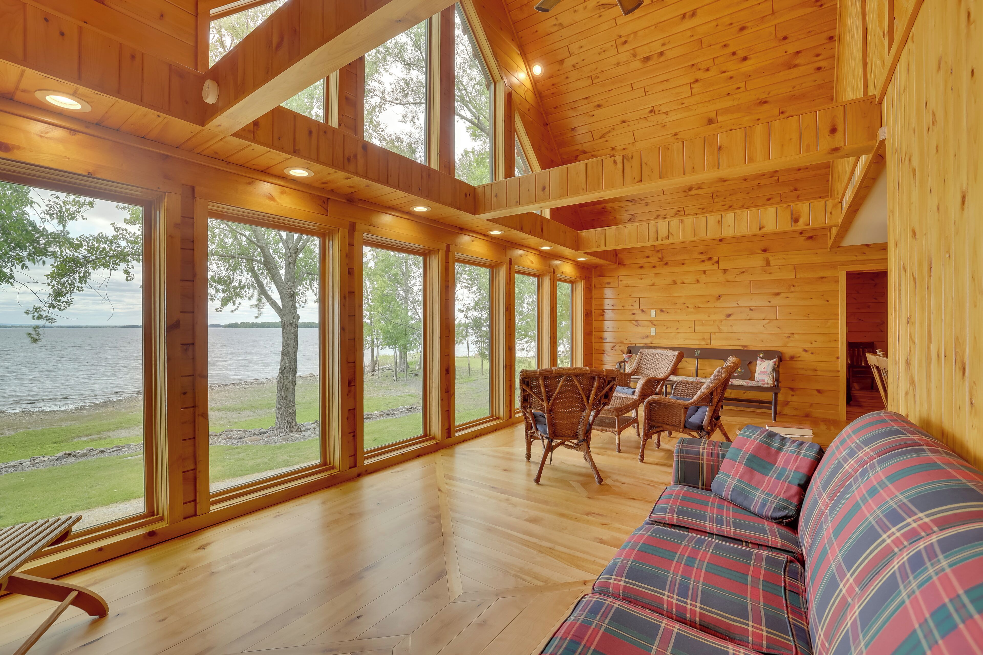 House (5 Bedrooms) | Interior