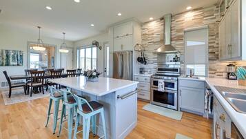 House (5 Bedrooms) | Interior