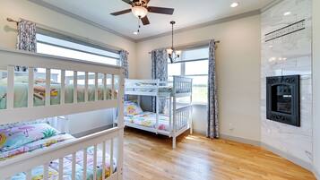 House (5 Bedrooms) | Interior