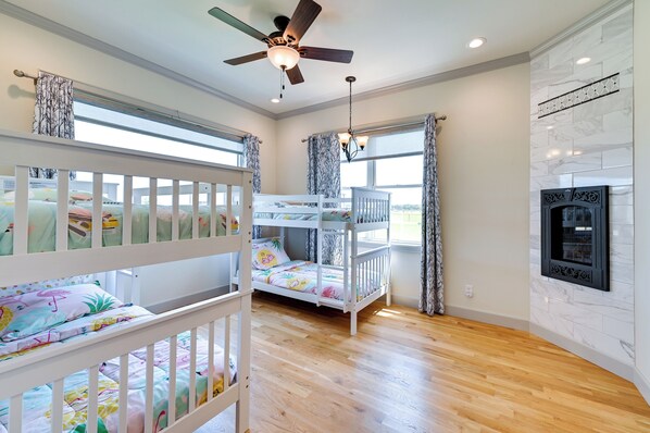 House (5 Bedrooms) | Interior