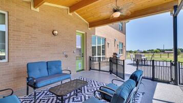 House (5 Bedrooms) | Interior