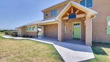 House (5 Bedrooms) | Interior