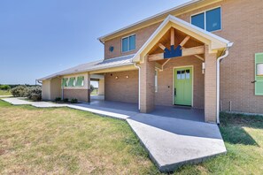 House (5 Bedrooms) | Interior - 26-acre Pilot Point Ranch Home w/ Pool & Mini Golf (Pilot Point)