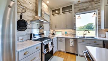 House (5 Bedrooms) | Interior