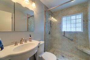 Bathroom - Morehead City Vacation Rental: Walk to Bogue Sound (Morehead City)