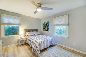 3 bedrooms, iron/ironing board, bed sheets
