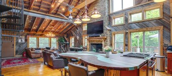 Serene Pacific Getaway: Deck, Grill & Fire Pit!