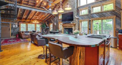 Serene Pacific Getaway: Deck, Grill & Fire Pit!