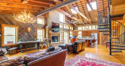 Serene Pacific Getaway: Deck, Grill & Fire Pit!