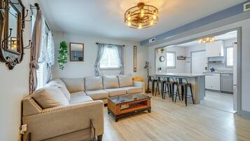 House (4 Bedrooms) | Front of property