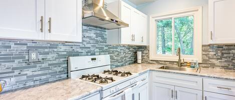 House (2 Bedrooms) | Interior