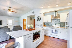 House (2 Bedrooms) | Interior