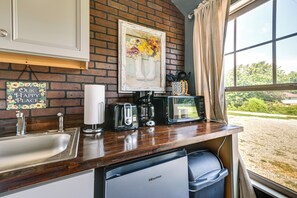 Interior - Brownsville Studio Cottage - Walk to Mammoth Cave! (Brownsville)