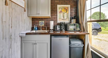 Brownsville Studio Cottage - Walk to Mammoth Cave!