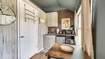 Apartment (0 Bedroom) | Interior