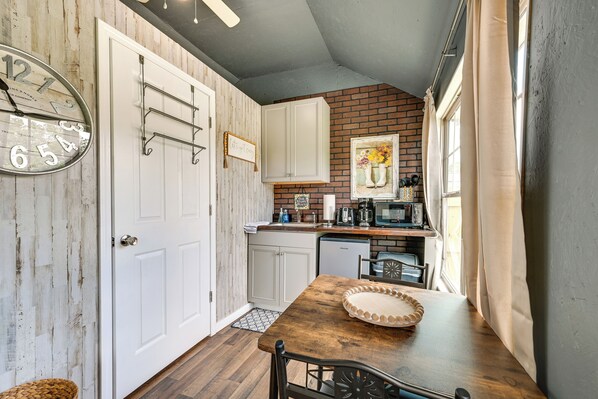 Apartment (0 Bedroom) | Interior - Brownsville Studio Cottage - Walk to Mammoth Cave! (Brownsville)