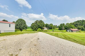 Interior - Brownsville Studio Cottage - Walk to Mammoth Cave! (Brownsville)