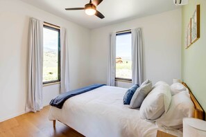 Interior - Yellowstone Prairie Retreat: 360 Mountain Views! (Emigrant)