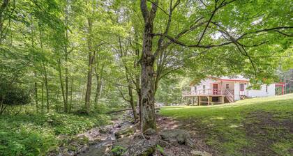 On-site Stream: Serene Cottage in Bakersville!