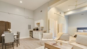 Living area - 2 Mi to Dtwn: Pet-friendly Scranton Studio (Scranton)