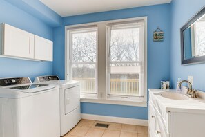 Interior - Pet-friendly Penn Yan Home: Wineries, Parks, Lakes (Penn Yan)