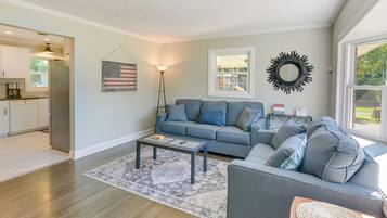 House (4 Bedrooms) | Front of property