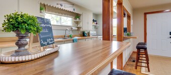 Henderson Vacation Rental < 1 Mi to Norfork Lake!
