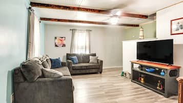 House (2 Bedrooms) | Interior