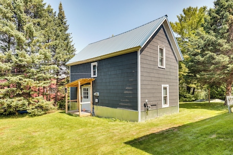 Interior. Pet-friendly Michigan Getaway w/ Porch & Kayaks!