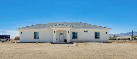 Cottage (2 Bedrooms) | Front of property