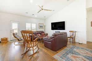 Cottage (2 Bedrooms) | Interior - Serene Pahrump Cottage w/ Mountain Views! (Pahrump)